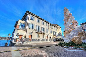 Stella Del Lago Pied Dans L'eau