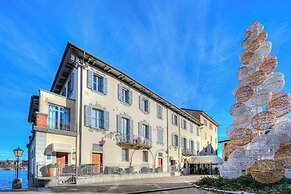 Stella Del Lago Pied Dans L'eau