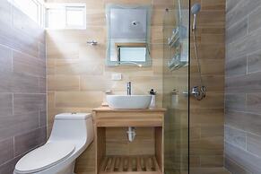 Modern Apt With free parking and AC 3brs