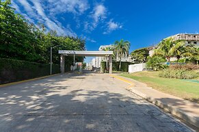 Modern Apt With free parking and AC 3brs