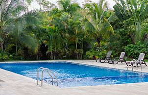 Modern Apt With free parking and AC 3brs