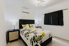 Modern Apt With free parking and AC 3brs