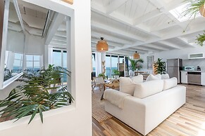 Two Bedroom Beach House Minutes From Carbon Beach