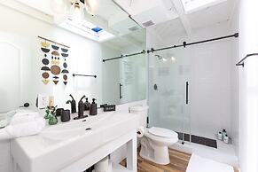 Two Bedroom Beach House Minutes From Carbon Beach