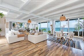 Two Bedroom Beach House Minutes From Carbon Beach