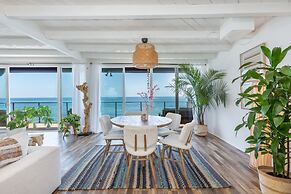 Two Bedroom Beach House Minutes From Carbon Beach