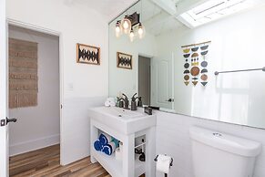 Two Bedroom Beach House Minutes From Carbon Beach