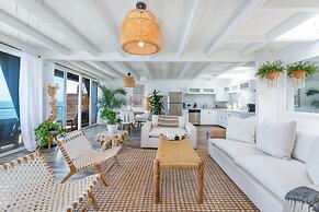 Two Bedroom Beach House Minutes From Carbon Beach