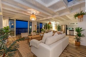 Two Bedroom Beach House Minutes From Carbon Beach