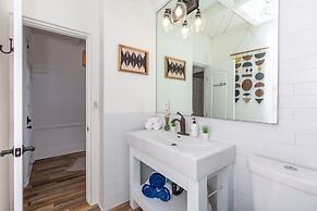 Two Bedroom Beach House Minutes From Carbon Beach