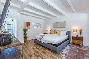 Two Bedroom Beach House Minutes From Carbon Beach