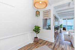 Two Bedroom Beach House Minutes From Carbon Beach
