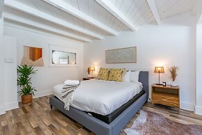 Two Bedroom Beach House Minutes From Carbon Beach