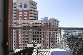 Steps to Metro Apartments in Arlington