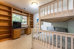 Green Mountain Escape 30 Day Minimum 3 Bedroom Home by Redawning