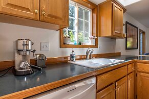 Green Mountain Escape 30 Day Minimum 3 Bedroom Home by Redawning