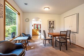 Green Mountain Escape 30 Day Minimum 3 Bedroom Home by Redawning