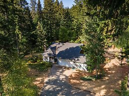 Green Mountain Escape 30 Day Minimum 3 Bedroom Home by Redawning