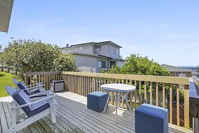 Dazzling Mairangi Bay Retreat Sea Views
