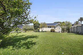 Dazzling Mairangi Bay Retreat Sea Views
