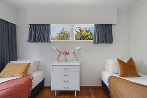 Dazzling Mairangi Bay Retreat Sea Views