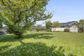 Dazzling Mairangi Bay Retreat Sea Views
