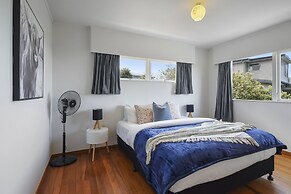 Dazzling Mairangi Bay Retreat Sea Views