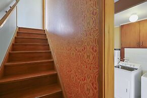 Dazzling Mairangi Bay Retreat Sea Views