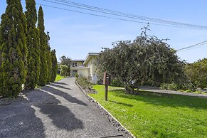 Dazzling Mairangi Bay Retreat Sea Views