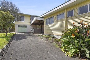 Dazzling Mairangi Bay Retreat Sea Views
