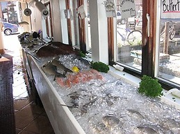 Cheerful & Beautiful 3-Bedroom Ranch