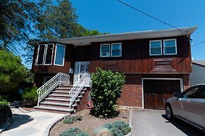 Cheerful & Beautiful 3-Bedroom Ranch