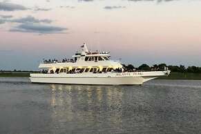 Cheerful & Beautiful 3-Bedroom Ranch