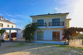 Villa Ira Finiki in Latchi