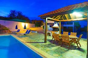 Villa Ira Finiki in Latchi