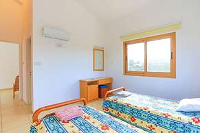 Villa Ira Finiki in Latchi