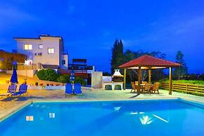 Villa Ira Finiki in Latchi