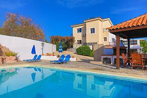 Villa Ira Finiki in Latchi