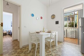 2689 Dalia House by Barbarhouse