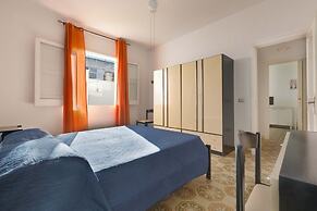 2689 Dalia House by Barbarhouse