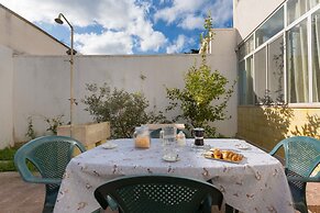 2689 Dalia House by Barbarhouse