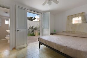 2689 Dalia House by Barbarhouse