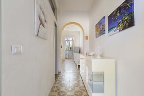 2689 Dalia House by Barbarhouse