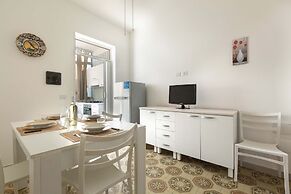 2689 Dalia House by Barbarhouse