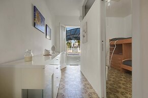 2689 Dalia House by Barbarhouse