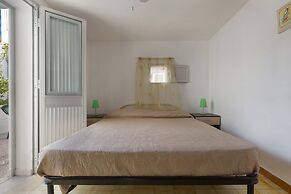 2689 Dalia House by Barbarhouse