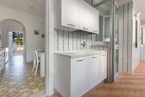 2689 Dalia House by Barbarhouse