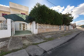 2689 Dalia House by Barbarhouse