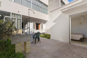 2689 Dalia House by Barbarhouse