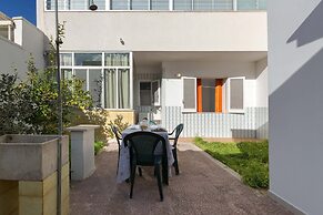 2689 Dalia House by Barbarhouse